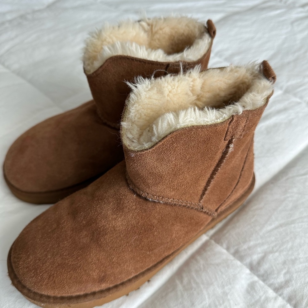 Suede - Picture 5 of 6
